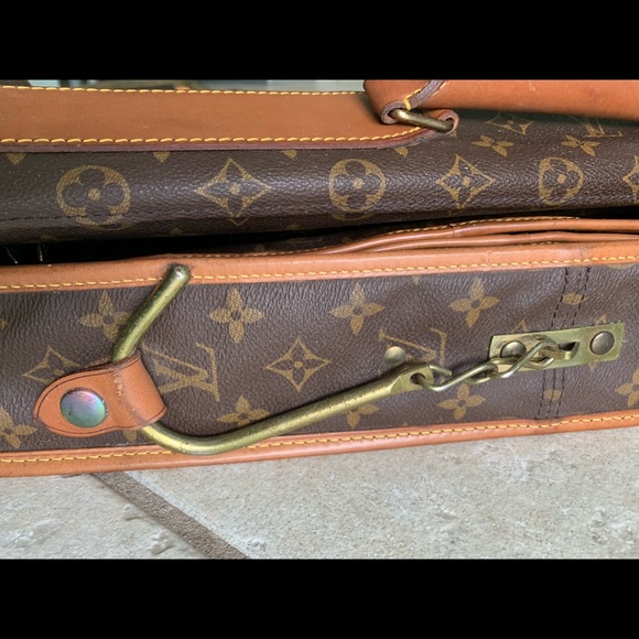 Louis Vuitton - Picture 8 of 9